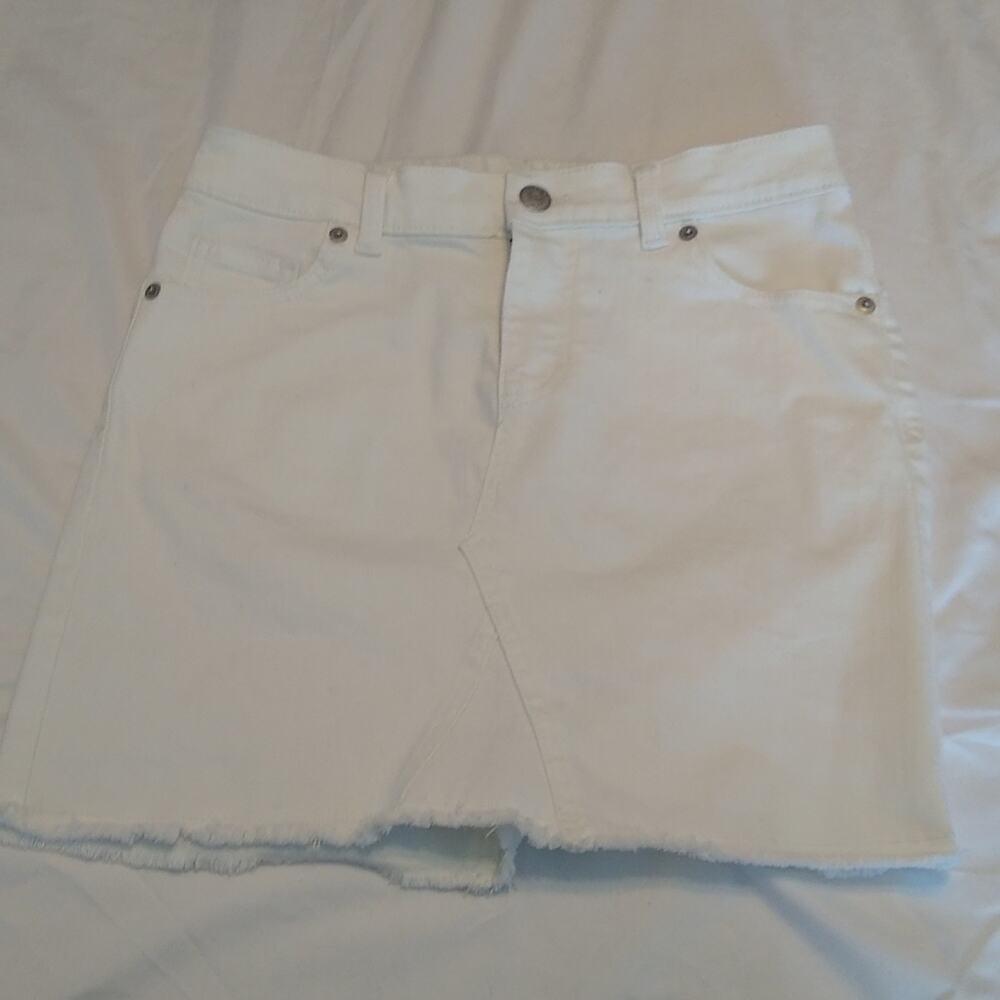 Cat and jack girls large white skirt.